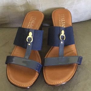 Navy blue slide with gold accents